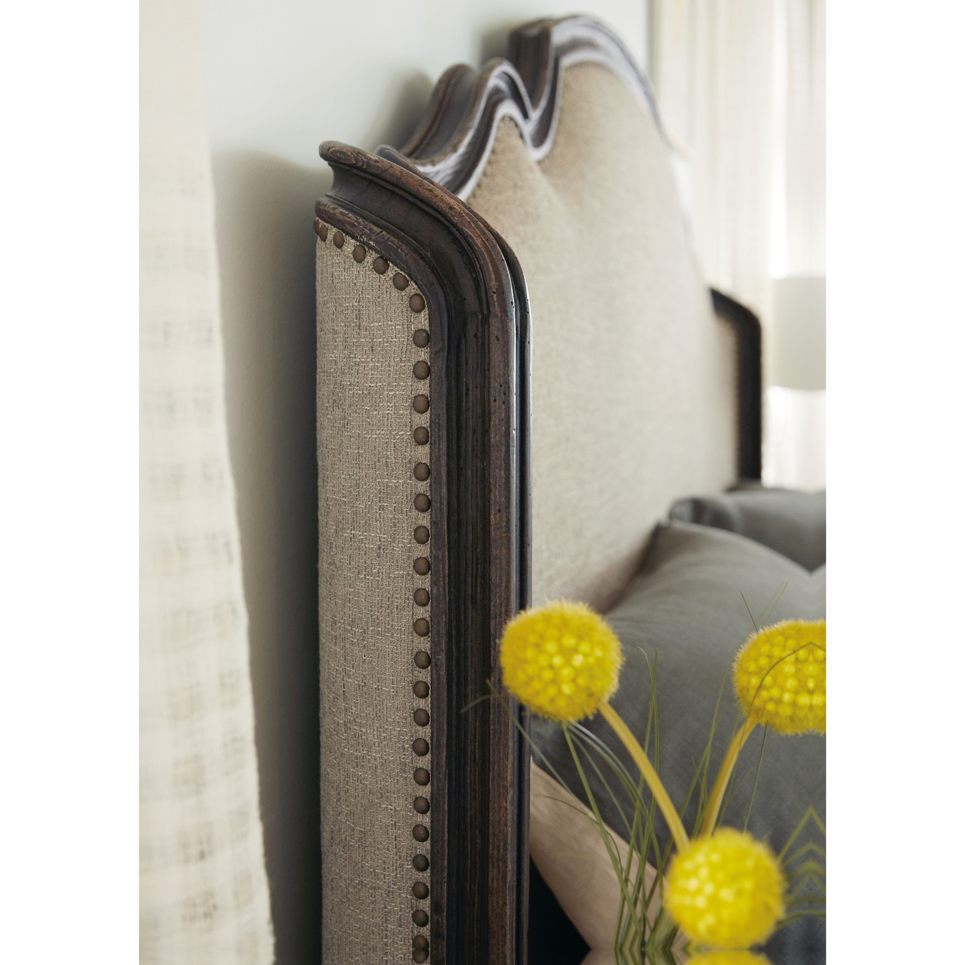 Hooker Furniture La Grange 69609085089 Traditional Queen Upholstered